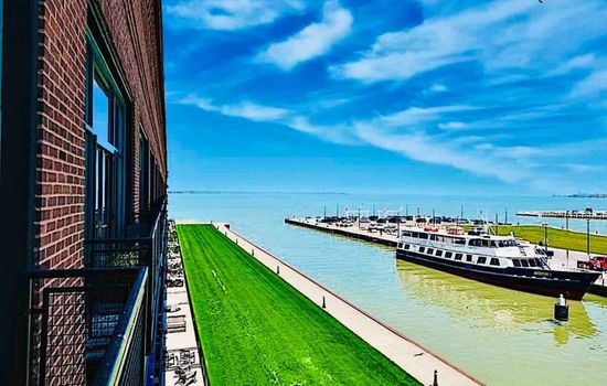 Mario Room Waterfront Downtown View Cedar Point!