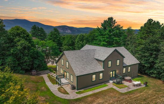 10 Locust Lane | Sleeps 34, Pool, Hot Tub, 16 BDRM