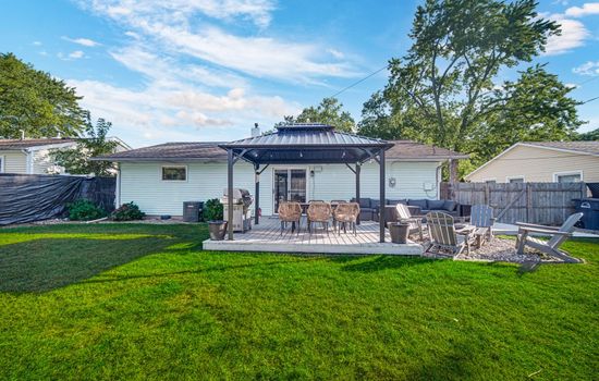 Short Walk to Beach/EV Charger/Fenced Yard