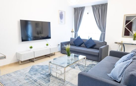 Deluxe 2 BR apartment, close to the Beach