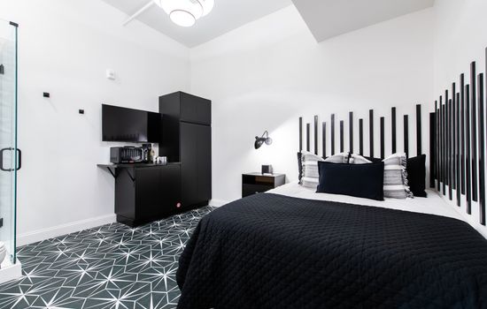 Hollyhock Suite 509: 1 bed/1 bath