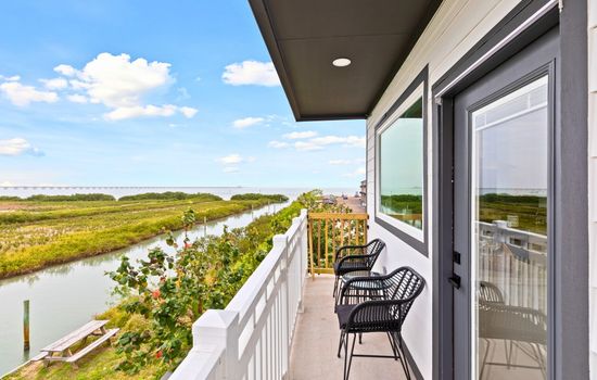 High-end Waterfront | Near Beach & SpaceX Views