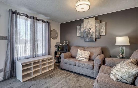 Spacious Pool House – 5 Minutes to Elgin Centre