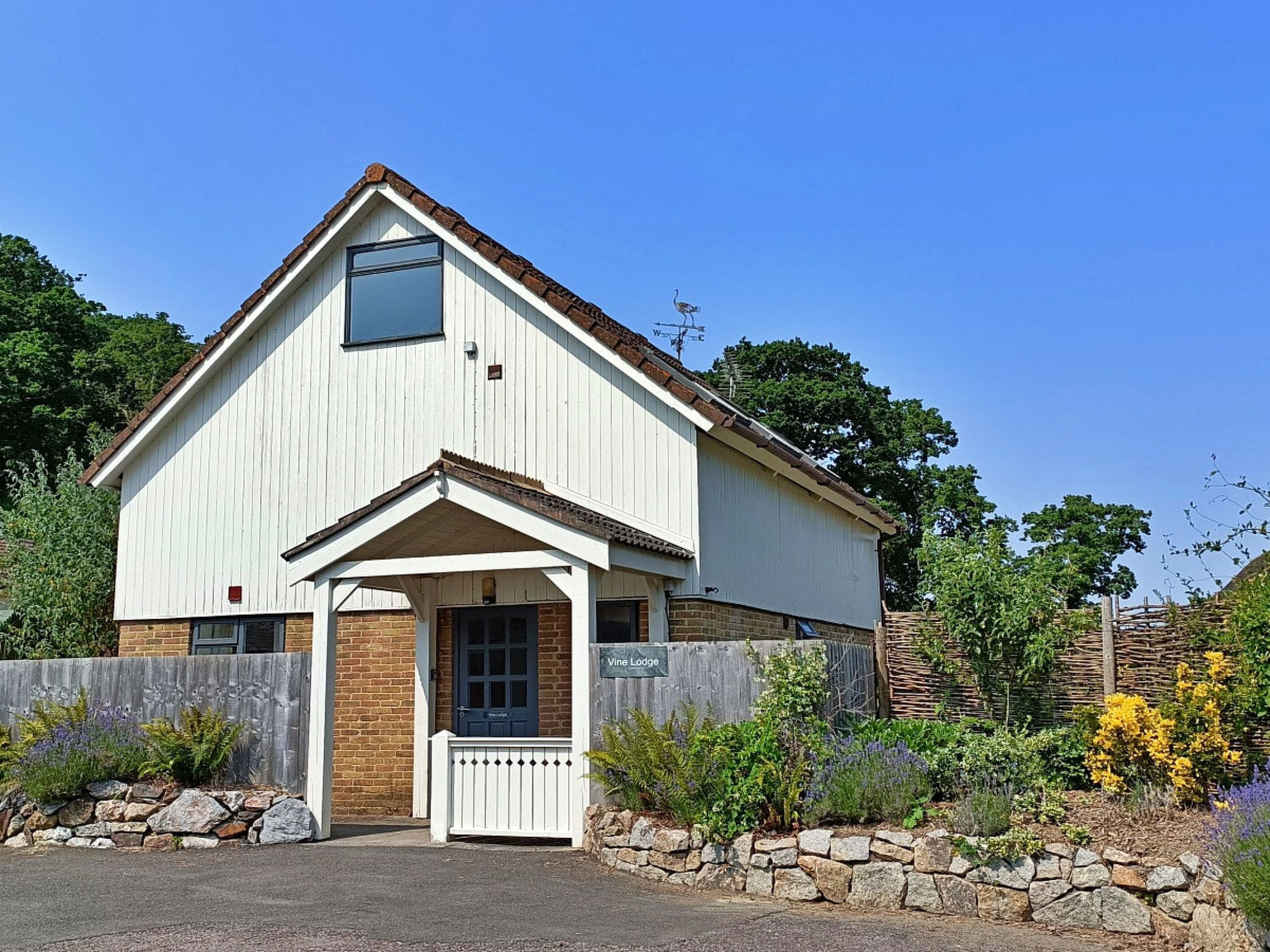 Dunley Little Dunley - Vine Lodge Rentals | Lake.com