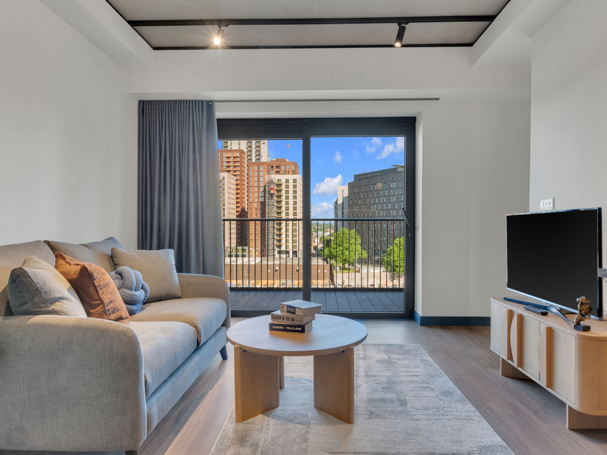 Luna Studio Rentals | Lake.com