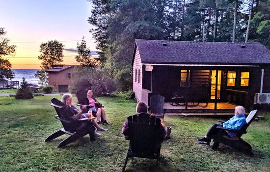 Cozy Cottage • Lake Access • Fire Pit 
