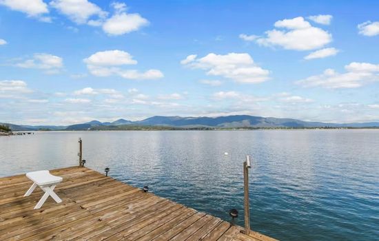 Waterfront Cabin on Lake Pend Oreille with dock!