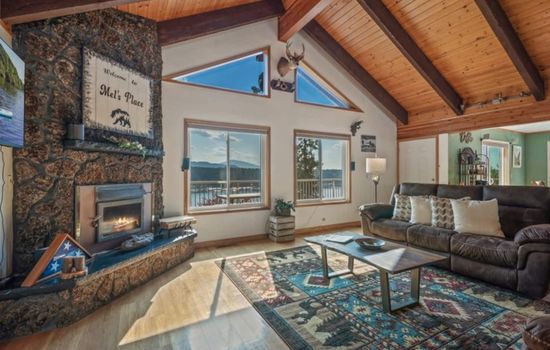 Lakeview Mel's Place