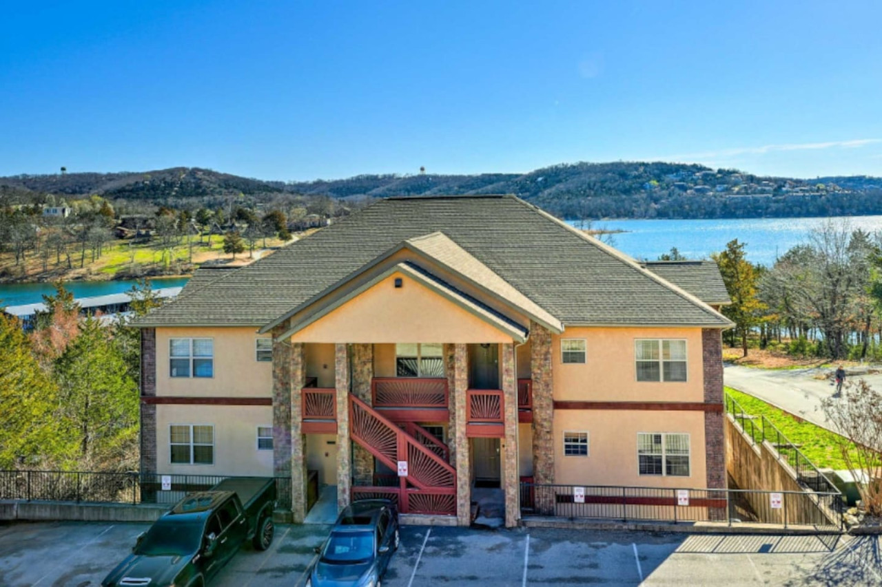 Curated visual reference: Water View Luxury Apartment With Boat Slip Smoke Photo Inspiration