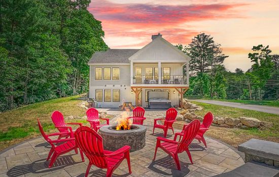 Birch Haus | New Luxury Home w/ Views & Hot Tub