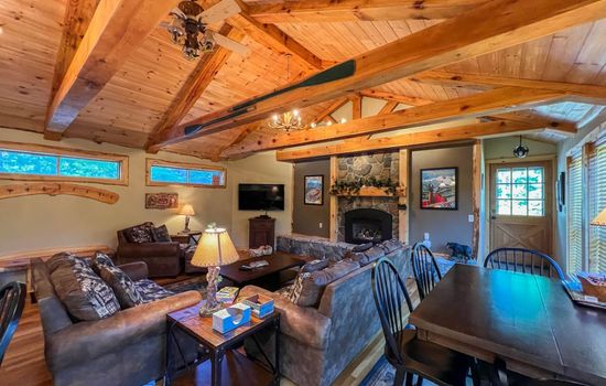 The Cranmore Mountain Cabin | Walk to North Conway