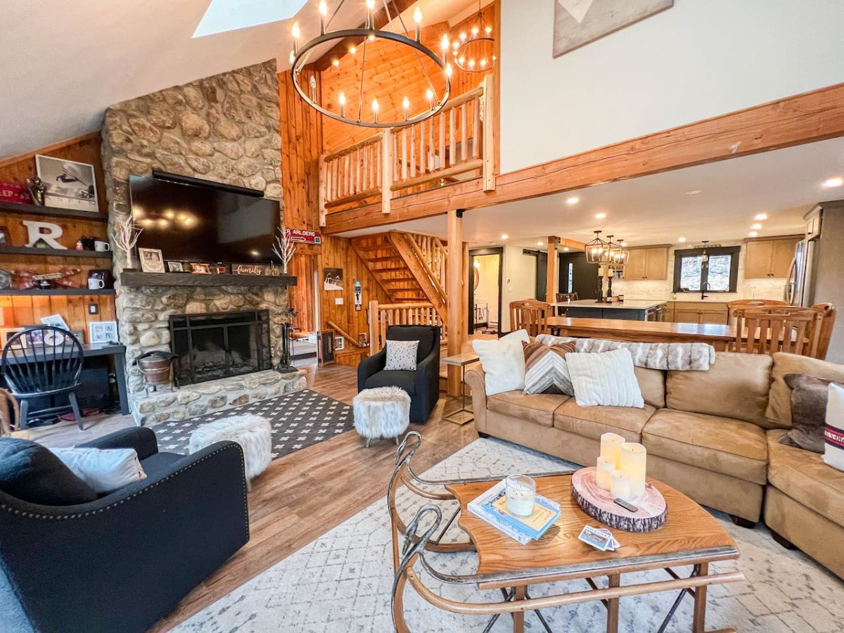 Spacious House Rental with Private Gym & Hot Tub - | Lake.com Rentals ...