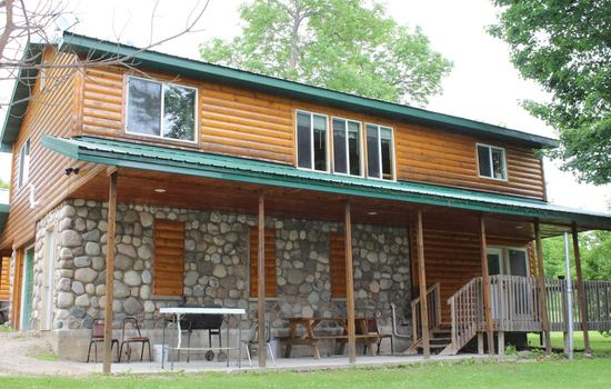 Cabin10 - Poolside Cabin with a lake view and great fishing