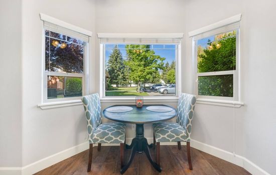 Chic Central Condo ~ 3 Minutes to Silver Lake Mall