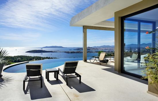 Serene 4 Bedroom Villa in Ibiza City, 1032