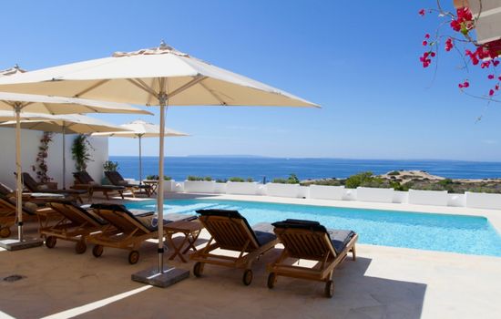 Tranquil Retreat Villa in Cap Martinet, 1063