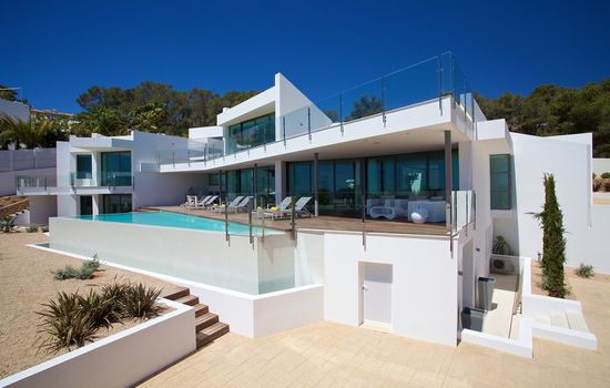 Serene Escape: Seaside Villa in Ibiza, 1001