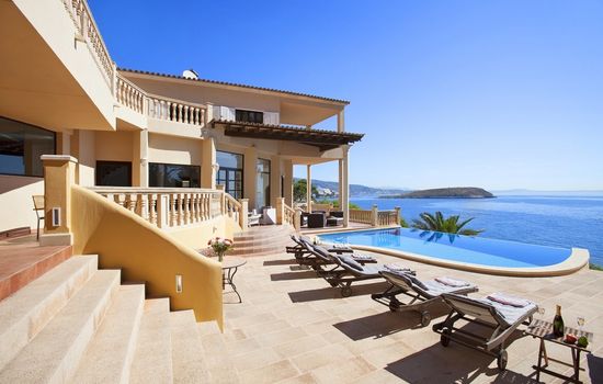 Escape to Luxury: Rent Mallorca Villa 1452