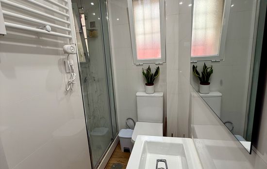 Fee4Me Bright and Central Flat