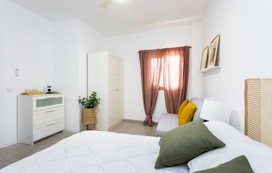 Eden Rentals 01b Surfy Stylish Bed&Coffee Room