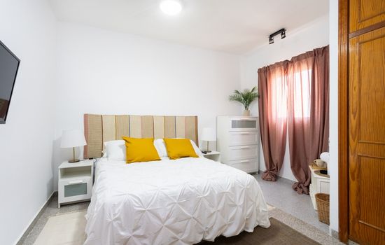 Eden Rentals 105 Surfy Stylish Bed&Coffee Room