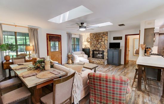 Lakefront Emerald Point w/firepit & kayaks 