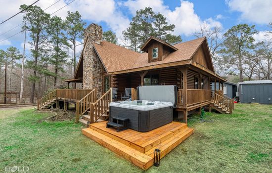 Hot tub, Emerald Isle Log Cabin, Lake Front
