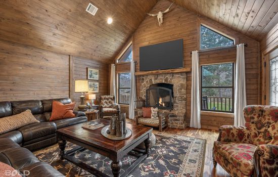 Emerald Isle Log Cabin •Hot Tub•Lakefront