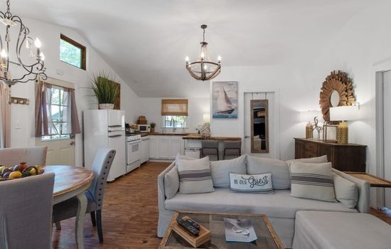 Emerald Cottage with kayaks & canoes & firepit