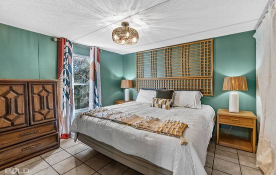 Chic Cypress Cabin w/Kayaks & Canoes