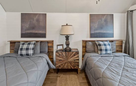 Caddo Lake Cabins- Wyldewood with Kayaks