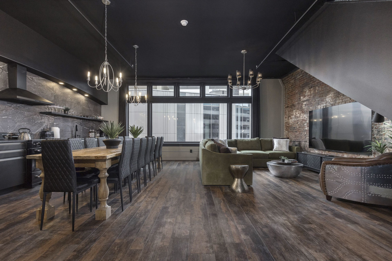 Luxury 6-Bed Apartment Rental: Grand Suite with Pr | Lake.com Rentals ...