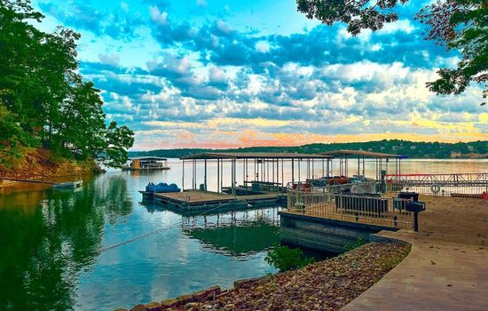 Lakehouse w/Pools, hottub, Dock, Sauna,Playground