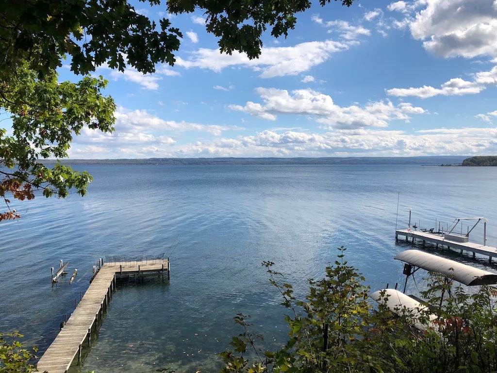 Arrowhead Beach-Seneca-Waterfront-Hot Tub-Wine Trail-Pets