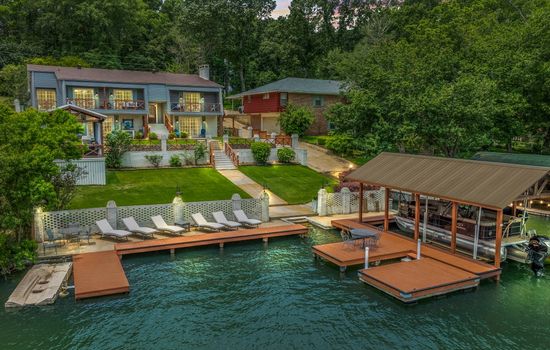 Beautiful Lakefront Home - The Great Escape 