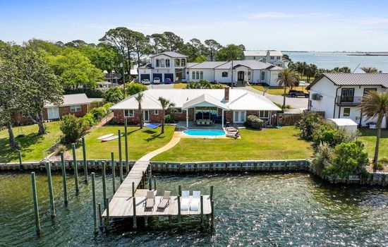 Waterfront Paradise with protected DEEP WATER DOCK for your BOATS AND WAVERUNNERS!