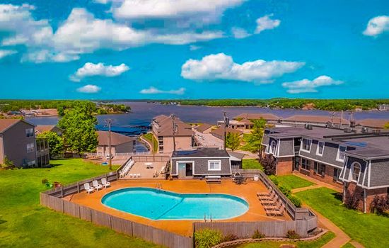 Osage Beach 1BD/1BA/Pool-Sleeps 4 Near Everything