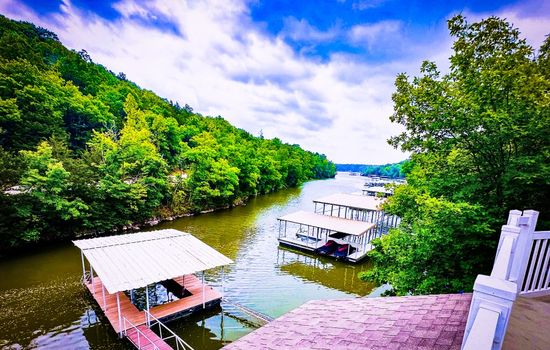 Lakefront Margaritaville 4 Bed/Dock/Firepit/3 Deck