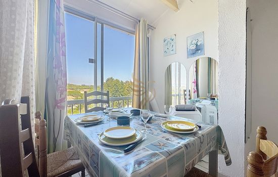 Blue Lagon–4 peopl–Piscine-Tennis