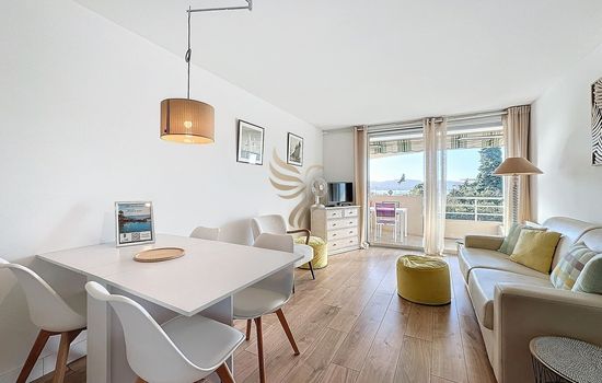 Apt 4 ppl, terrace, pool, A/C