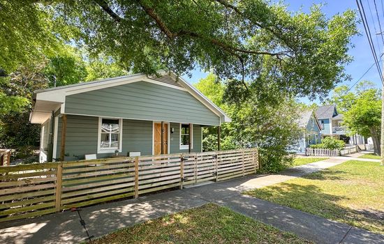 Front Unit of Cozy Bungalow just off Castle St