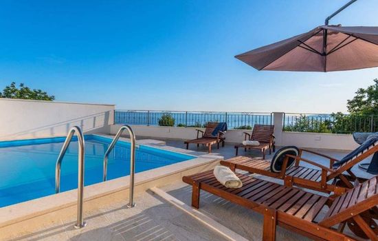 "Paola" mit eigenem Pool