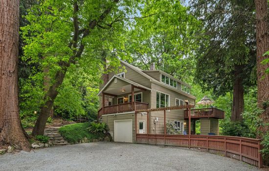 4BR 4BA The Treed Inn - Firepit, Outdoor Dining and Yard