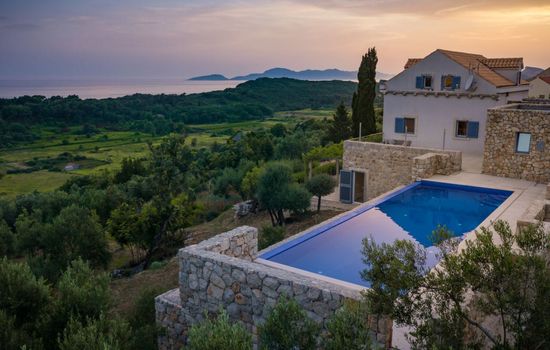 Villa Ella mit Infinity-Pool