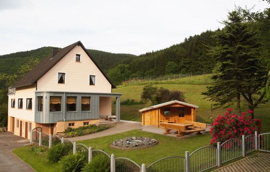 für 11 Personen und 1 Kind