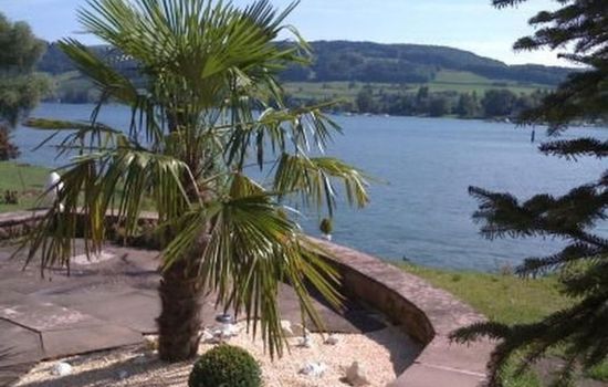 Haus am See mit direktem Seeanstoss