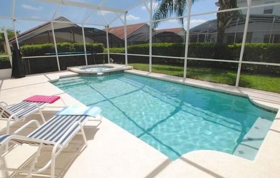 Geräumige Familienvilla mit privatem Pool und Spa in Südwestlage