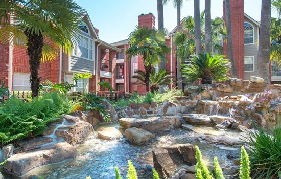 Med Center Charm: 2BR Haven