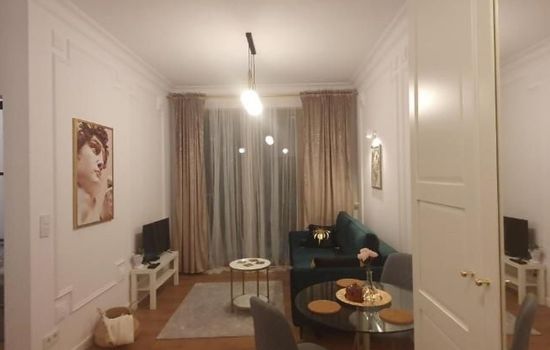 BESSERER PLATZ: Klassisches Warschau