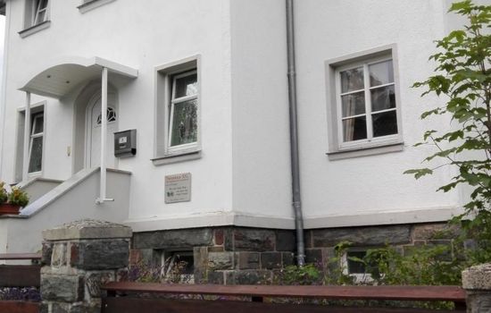 im Thüringer Wald mit Grill und Garten